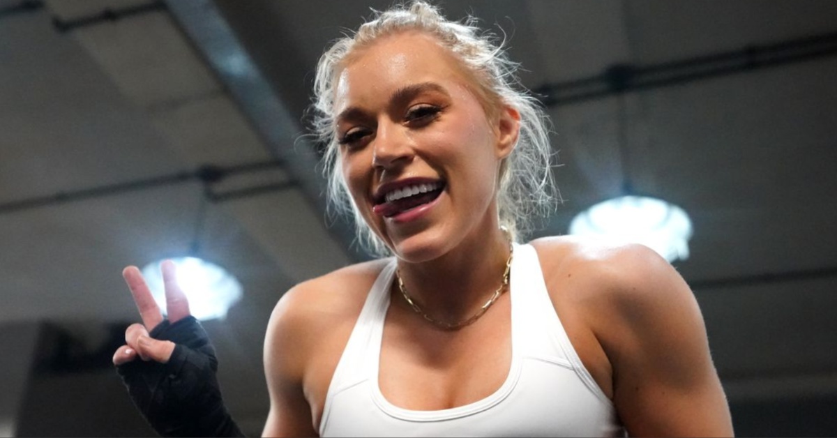 Elle Brooke Wants to Fist Men But It's Illegal: "I can't, unfortunately. I would love to, that's my dream job." 1 Elle Brooke Wants to Fist Men But It's Illegal I can't, unfortunately. I would love to, that's my dream job.