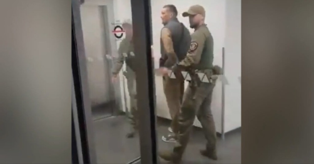 Ukrainian President Zelenskyy Steps In As Oleksandr Usyk Was Arrested in Airport 1 Oleksandr Usyk
