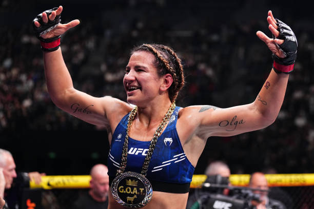 Ailin Perez Twerks in Her Opponent's Face Following 1st Round Arm Triangle - UFC Paris Highlights 4 Ailin Perez