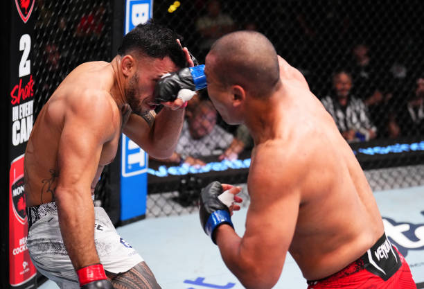 Jun Yong Park Edges Brad Tavares in Entertaining Brawl - UFC Vegas 98 Highlights 3 Jun Yong Park