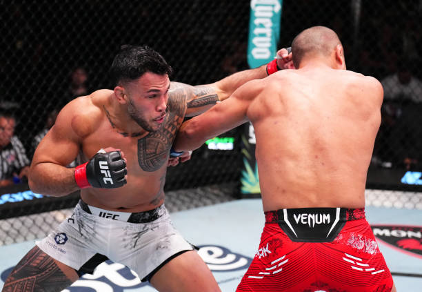 Jun Yong Park Edges Brad Tavares in Entertaining Brawl - UFC Vegas 98 Highlights 4 Jun Yong Park