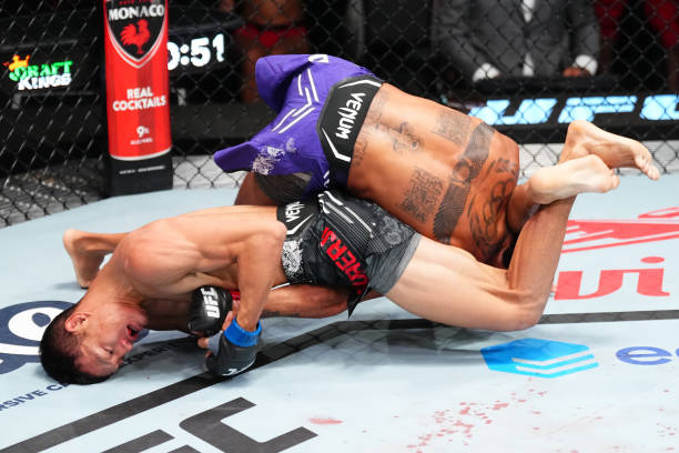 Charles Johnson outpoints Sumudaerji in back-And-Forth clash - UFC Vegas 99 Highlights 3 johnson