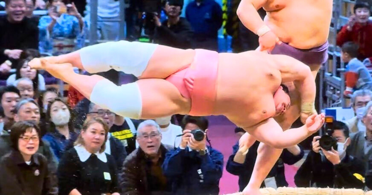 Ura Goes Flying in Exceptional Sumo Wrestling Match