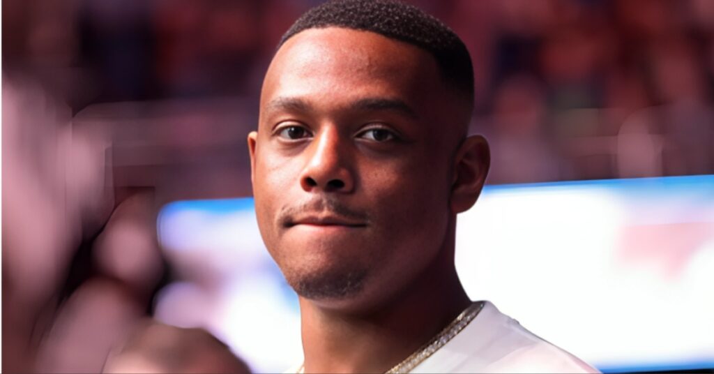Jamahal Hill Shuts Down “Dorky” Question Silencing Reporter Ahead of UFC Baku Main Event 5 Jamahal Hill buries UFC lightweight veteran in bitter spat: 'I've made money than you'