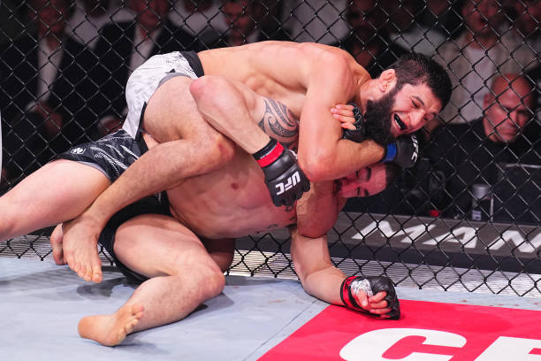 Robert Whittaker Move up the Light Heavyweight? Former UFC Contender Says He Loves the Idea 2 gettyimages 2181229426 612x612 2