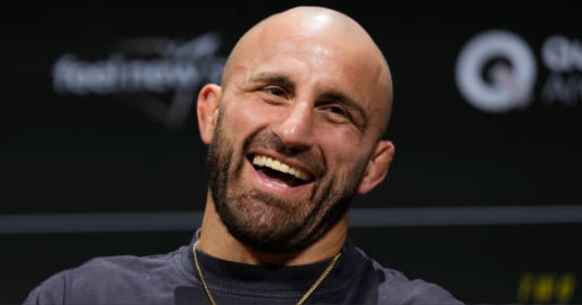 Alexander Volkanovski Says He is Ready to Smash Diego Lopes for UFC Gold 1 MixCollage 20 Feb 2025 11 35 PM 4880 1