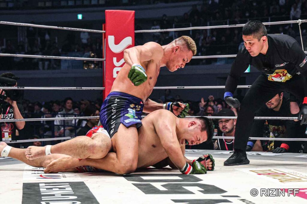 King Edokpolo’s Towering 6'8" Frame Overwhelms Ryo Sakai in TKO Win at RIZIN 50 5 King Edokpolo エドポロキング 2