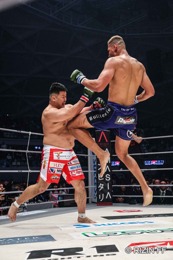 King Edokpolo’s Towering 6'8" Frame Overwhelms Ryo Sakai in TKO Win at RIZIN 50 4 King Edokpolo エドポロキング 3