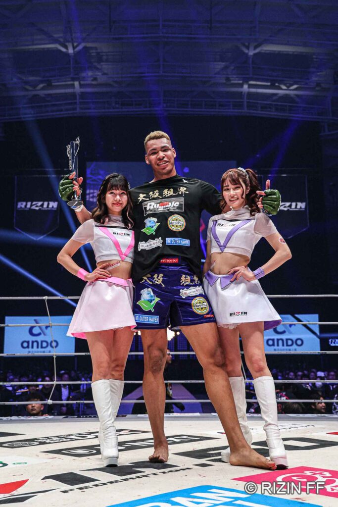 King Edokpolo’s Towering 6'8" Frame Overwhelms Ryo Sakai in TKO Win at RIZIN 50 6 King Edokpolo エドポロキング