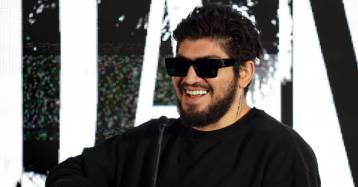 Dillon Danis Calls Out KSI For Training with Steroid Abusers: "Your Teammates Popped For It" 1 Dillon Danis Calls Out KSI For Training with Steroid Abusers: "Your Teammates Popped For It."
