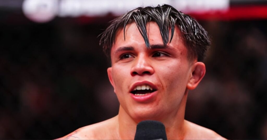 Lone'er Kavanagh remains unbeaten with decision win over Felipe dos Santos - UFC London Highlights 2 MixCollage 22 Mar 2025 07 50 PM 8156