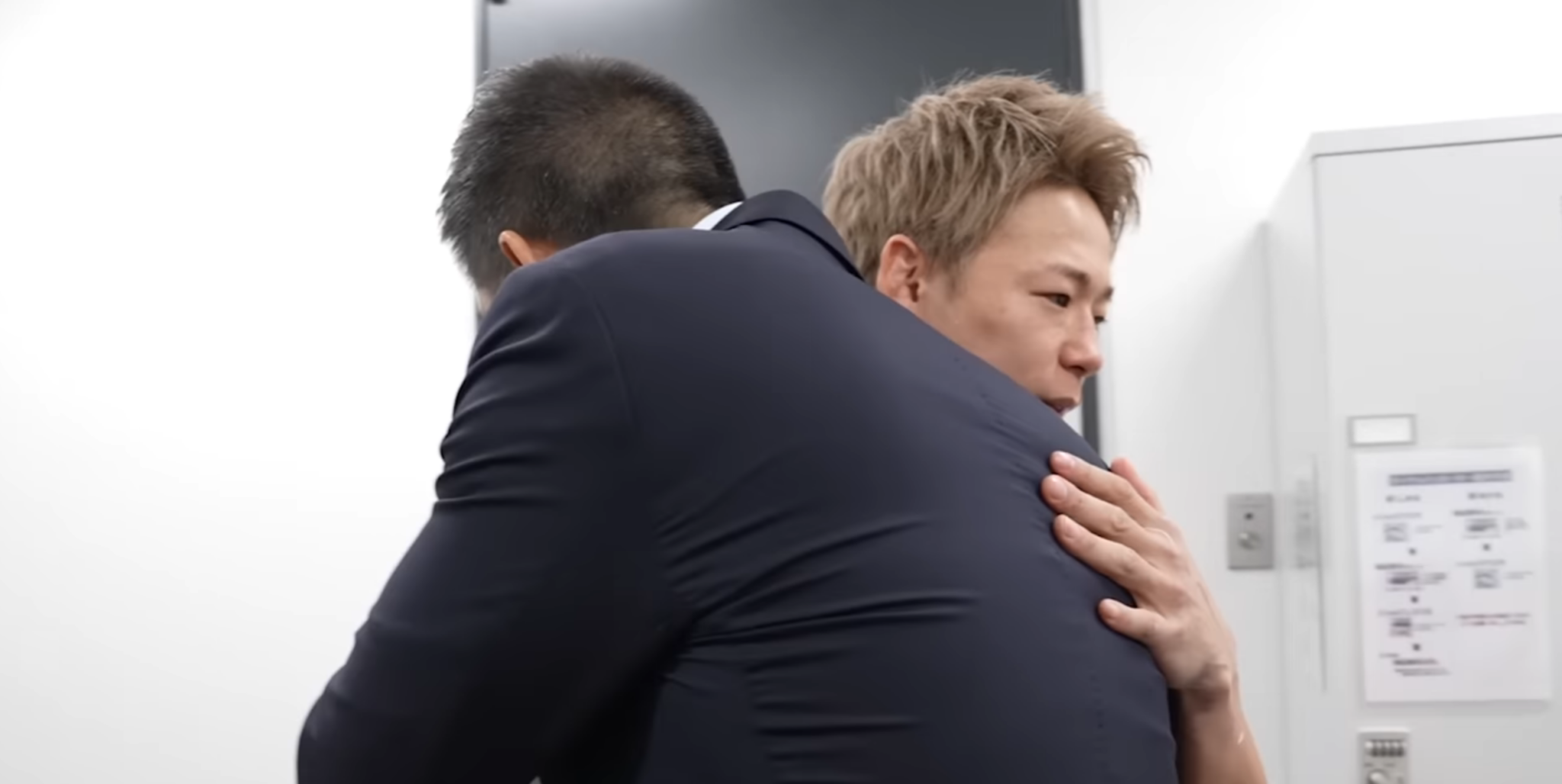 "No Matter how much it hurts, keep going!" - Chatri Sityodtong consoles Takeru after knockout loss 1 Chatri Sityodtong hugs Takeru