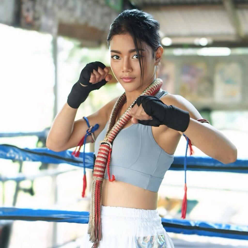 Watch: Kayla Harrison Tests Her Skills Against Lightning-Fast 105lb Muay Thai Star in Must-See Sparring Session 3 duangdawnoi looksaikongdin 2