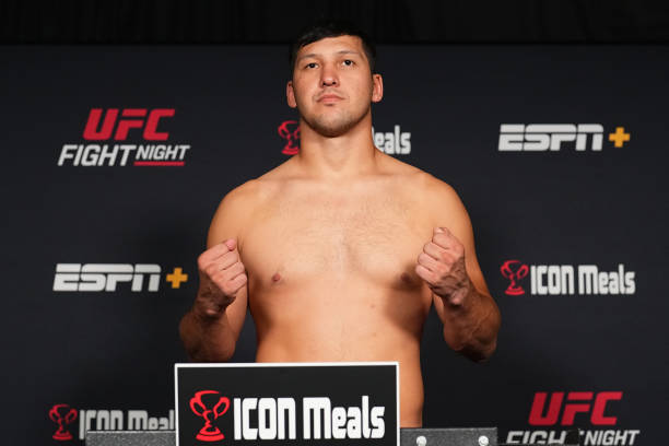 Fans Roast Contender Series Alum Over Massive Weight Miss Ahead of UFC Vegas 104 3 gettyimages 2205104812 612x612 1