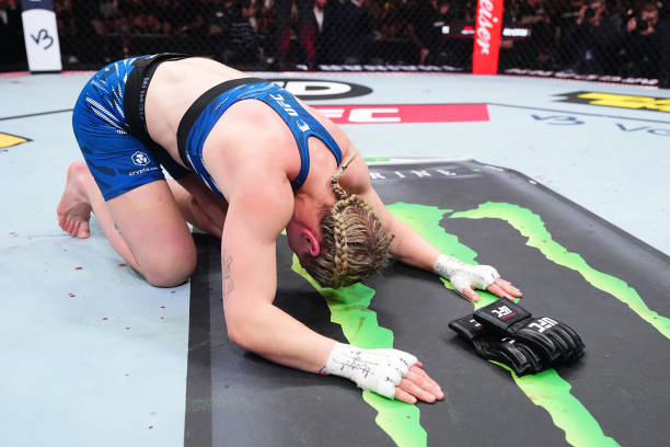 Alexia Thainara Scores Quick-Fire Submission Victory Over Molly McCann - UFC London Highlights 4 gettyimages 2206418699 612x612 1