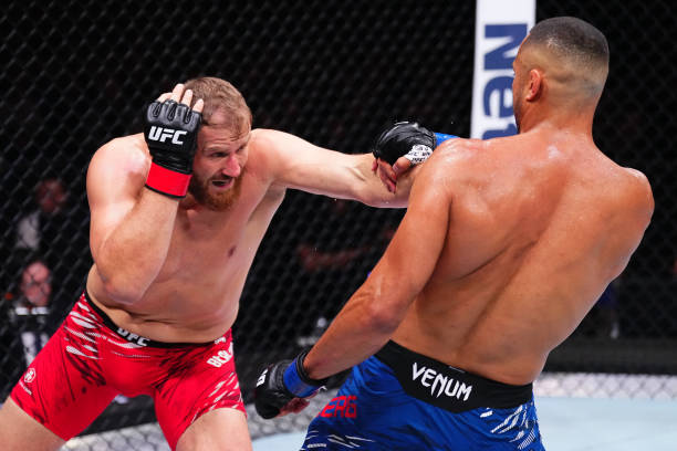 Carlos Ulberg Defeats Jan Błachowicz via Unanimous Decision - UFC London Highlights 4 gettyimages 2206423859 612x612 1