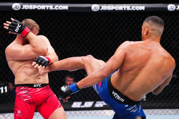 Carlos Ulberg Defeats Jan Błachowicz via Unanimous Decision - UFC London Highlights 3 gettyimages 2206423873 612x612 1