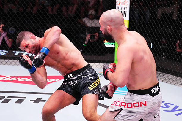 Jared Gordon KOs Thiago Moisés with Perfectly Timed Overhand Right - UFC Vegas 106 Highlights 3 1000015718