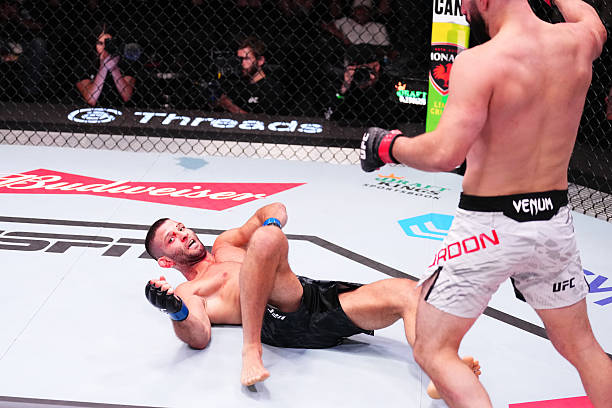 Jared Gordon KOs Thiago Moisés with Perfectly Timed Overhand Right - UFC Vegas 106 Highlights 4 1000015719