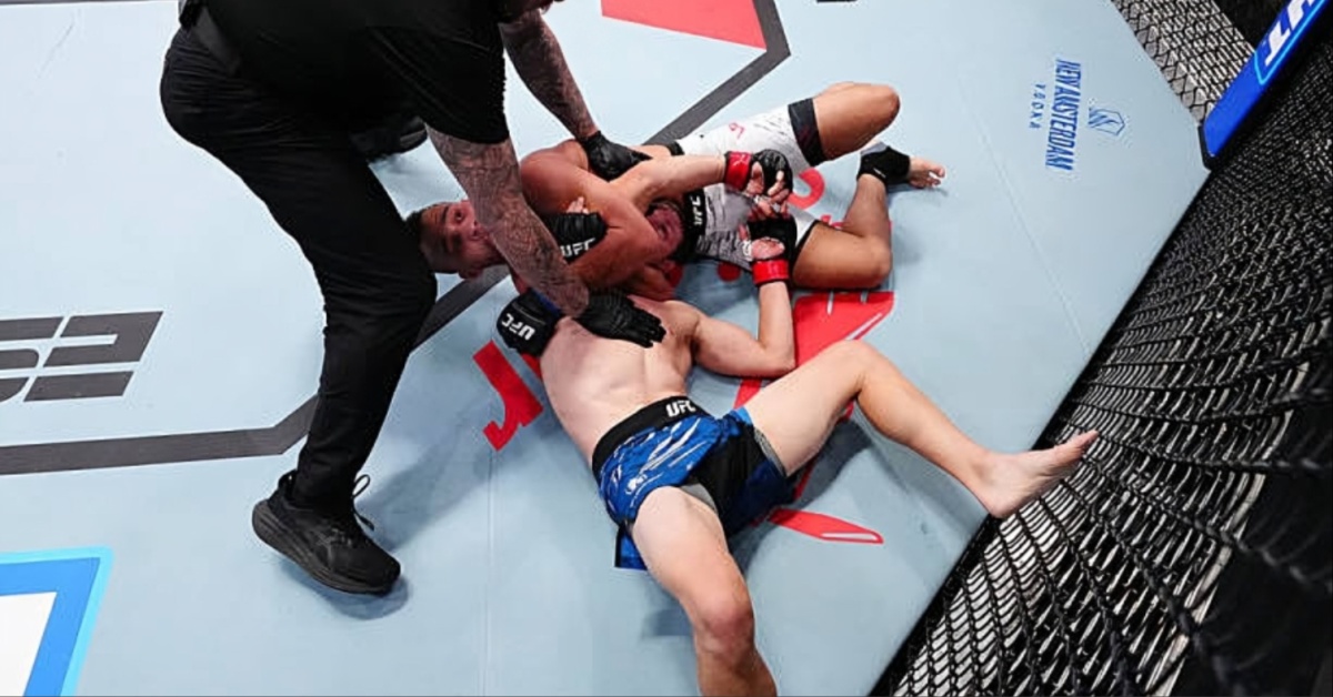 Jordan Leavitt chokes out Kurt Holobaugh with nasty anaconda finish – UFC Vegas 107 Highlights