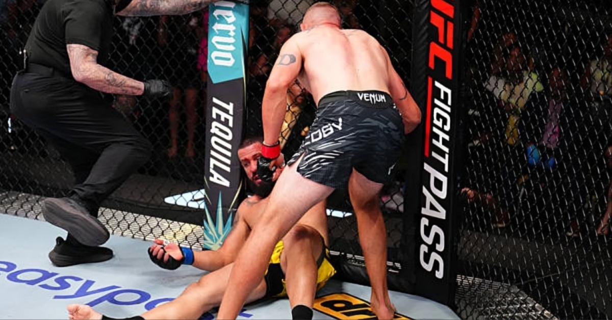 Dustin Jacoby flattens Bruno Lopes with dominant first round KO win – UFC Vegas 107 Highlights