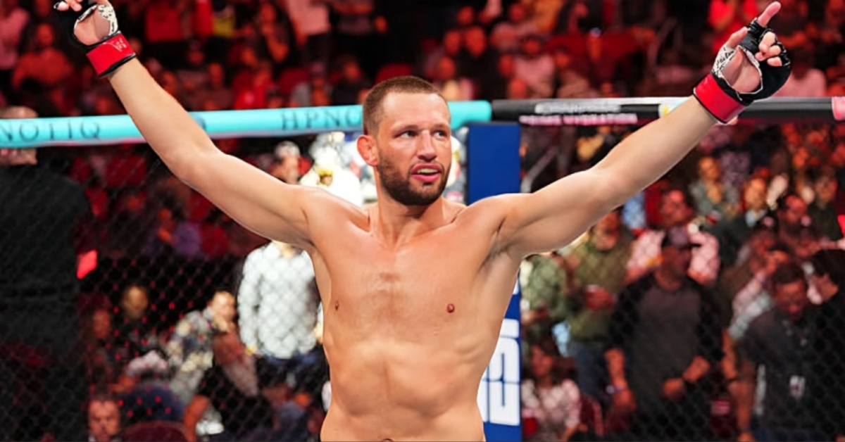 Reinier de Ridder rolls through Bo Nickal with brutal knee knockout win – UFC Des Moines Highlights