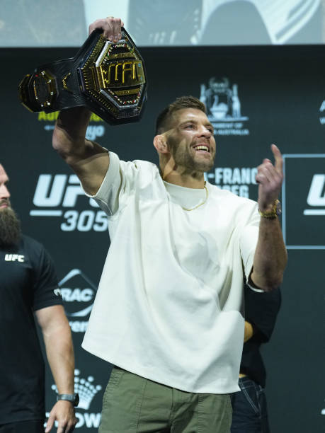 Former UFC Champ Doubts Khamzat Chimaev's Ability Against Dricus Du Plessis in Title Showdown 4 gettyimages 2166982486 612x612 1