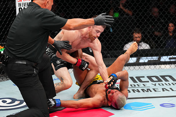Cory Sandhagen Forces Deiveson Figueiredo to Tap Out Due to Injury - UFC Des Moines Highlights 8 gettyimages 2213286515 612x612 1