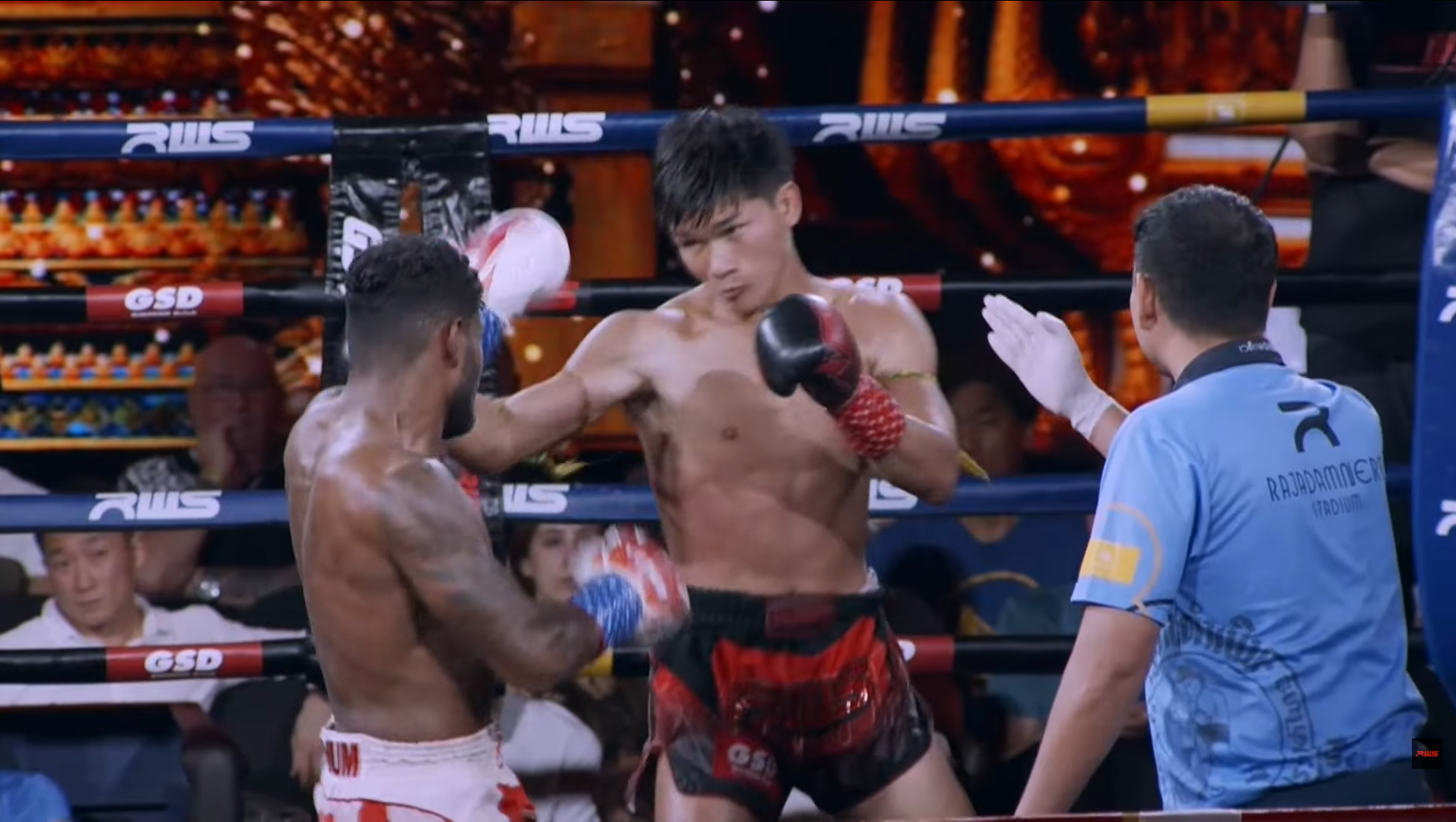 Watch: Vicious Elbow Knockout in Muay Thai leaves Farang Completely Floored After Barely Surviving Early Knockdown