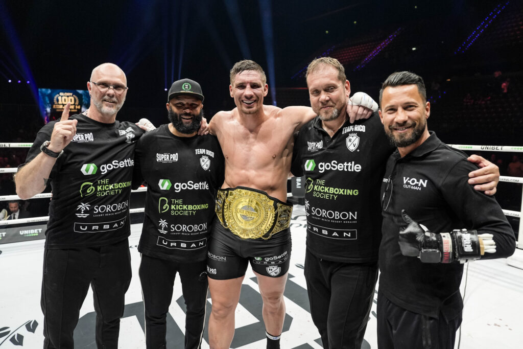 Rico Verhoeven dominates Artem Vakhitov to retain World Title - Glory 100 Results 5 Rico Verhoeven with world title
Glory 100