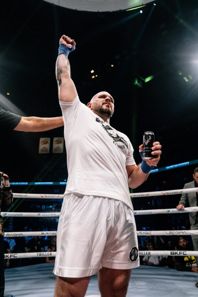 Ex-UFC Fighter Parker Porter Lands 68-Second KO Against Dillon Cleckler - BKFC Fight Night Highlights 1 GtcjCOpWgAAnkmr