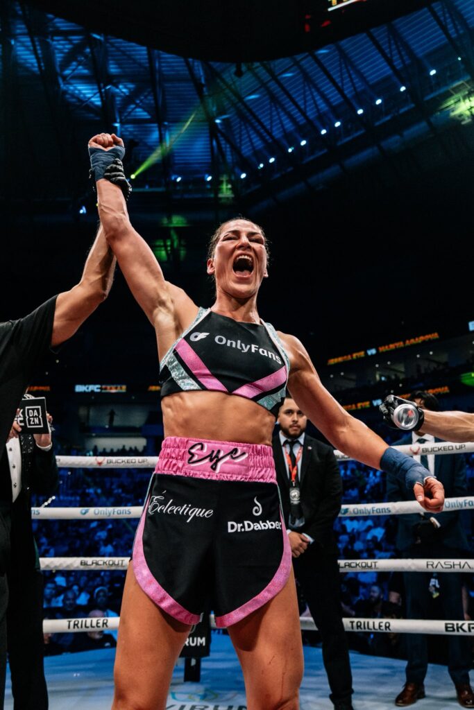 Ex-UFC Standout Jessica Eye Outslugs Mariya Agapova in Bare-Knuckle Debut - BKFC 76 Highlights 1 GuBGLv8W0AArcFL