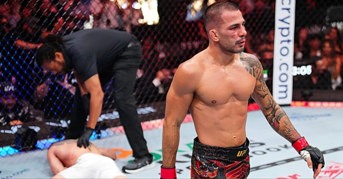 Alexandre Pantoja rolls through Kai Kara-France with submission to retain title – UFC 317 Highlights