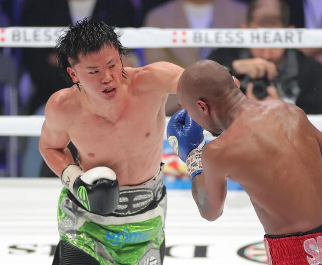 Watch: Tenshin Nasukawa Outpoints Victor Santillan, Moves Closer to World Title 4 Tenshin Nasukawa 那須川 天心