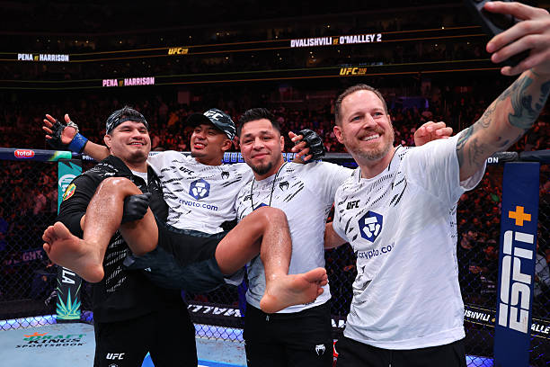 Joshua Van Brutalizes Bruno Silva En Route to Third-Round TKO - UFC 316 Highlights 4 gettyimages 2219108564 612x612 1