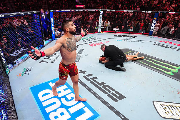 History Made! Ilia Topuria Crushes Charles Oliveira with Vicious KO to Claim Lightweight Title - UFC 317 Highlights 13 gettyimages 2222690307 612x612 1