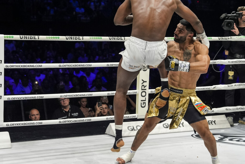 Mory Kromah lands knee on Bahram Glory 100