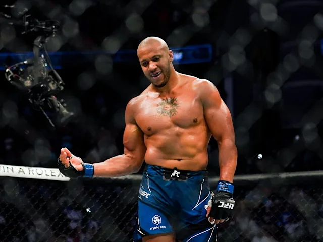 Can Tom Aspinall Defeat Jon Jones at the First-Ever UFC White House Event? 'Bones' Wants the Smoke 7 6bf632c80ecec62c2cc3d720c672a0f2