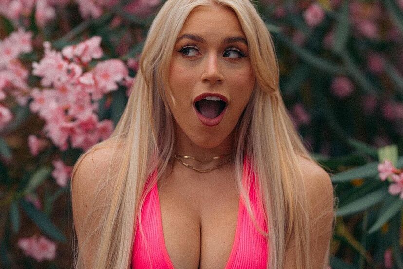 Elle Brooke 2