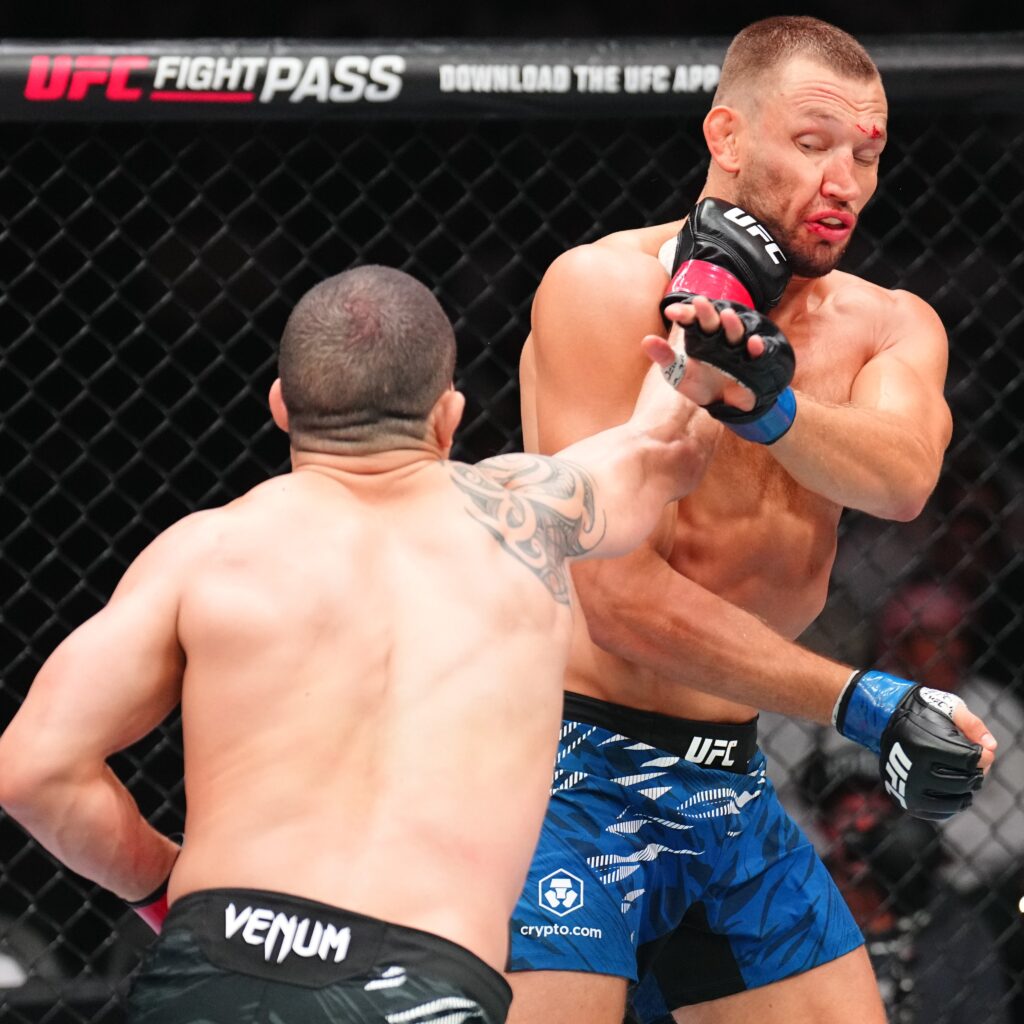 Reinier De Ridder Secures Nail-Biting Split Decision Win Over Robert Whittaker - UFC Abu Dhabi Highlights 3 Gw0J0wgWkAA1zFm