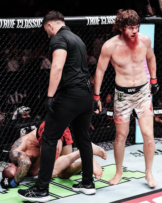 Shara Magomedov Beats Marc-André Barriault in Bloody Brawl - UFC Abu Dhabi Highlights 4 Gwz6PPQXwAAZrhA