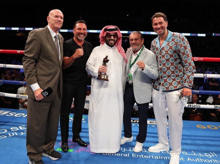 Is Turki Only Interesting In Boxing Until He Gets Bored? World Champion Boxer Says The Money Won't Last 4 Oscar De La Hoya Turki Alalshikh Roberto Duran Eddie Hearn