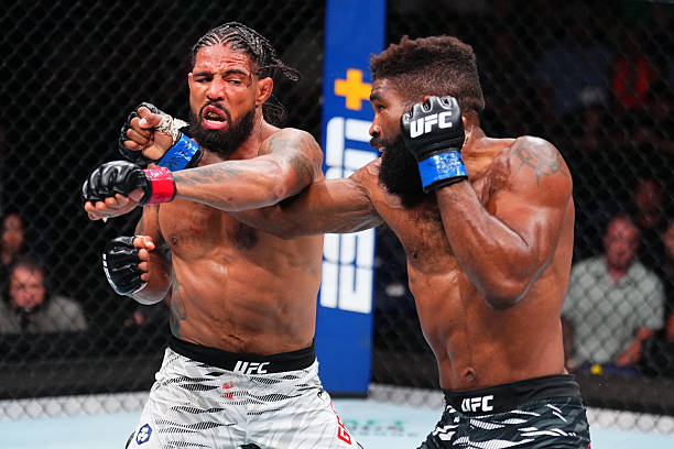 Chris Curtis Edges Max Griffin in Welterweight Debut - UFC Nashville Highlights 5 gettyimages 2224836703 612x612 1