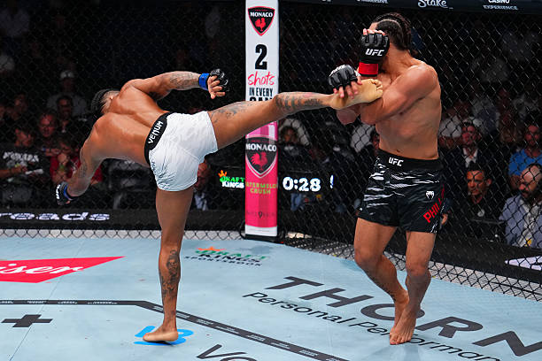 Vinicius Oliveira Outworks Kyler Phillips for Sixth Straight Win - UFC 318 Highlights 4 gettyimages 2226061525 612x612 1