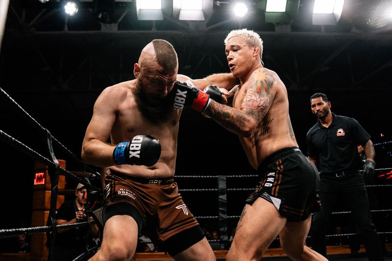 Ex-UFC Fighter Bryan Battle Scores 56-Second KO in Dirty Boxing Debut - DBX 3 Highlights 3 3glCcaQ