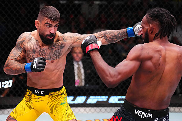Neil Magny Defies Odds with TKO Victory Over Elizeu Zaleski - UFC Vegas 108 Highlights 3 gettyimages 2228257975 612x612 1