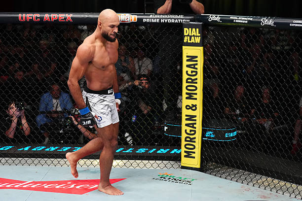 Christian Leroy Duncan Puts Away Eryk Anders with Slick Spinning Back Elbow - UFC Vegas 109 Highlights 30 gettyimages 2229294918 612x612 1