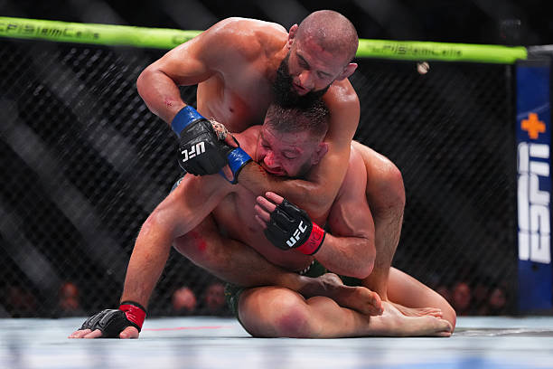 Former UFC Champion Demonstrates How to Escape a Crucifix to Help Future Khamzat Chimaev Opponents 2 gettyimages 2230533404 612x612 1