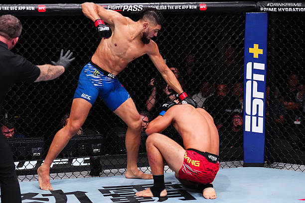 Johnny Walker’s Calf Kicks Seal Jaw-Dropping TKO Against Mingyang Zhang - UFC Shanghai Highlights 3 gettyimages 2231638409 612x612 1