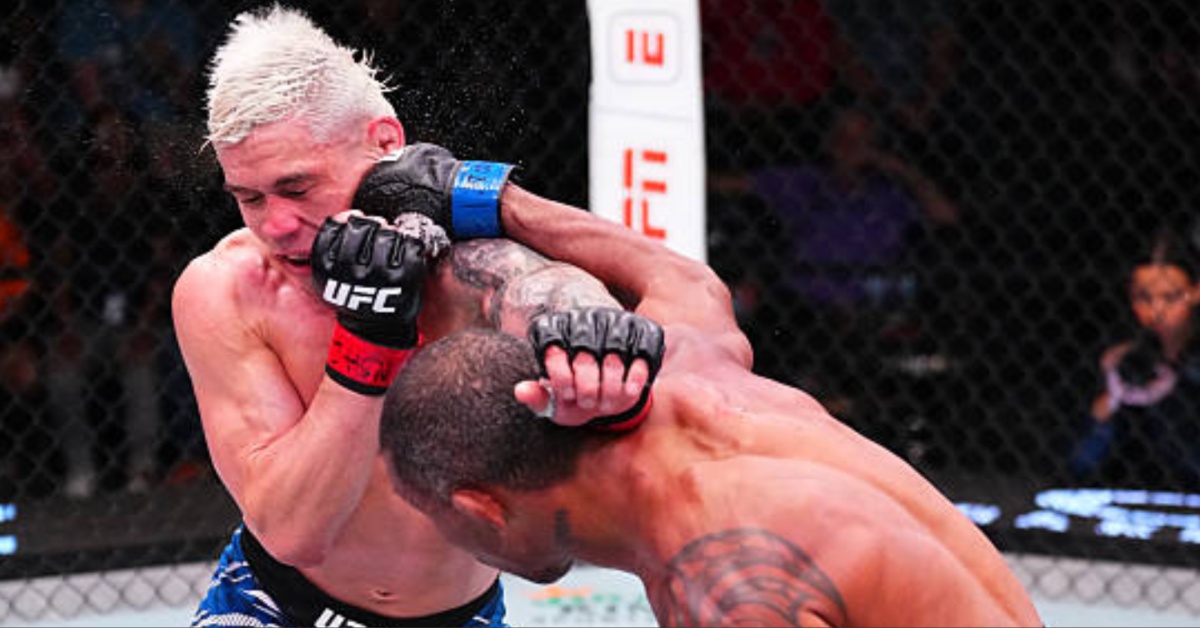 Raoni Barcelos Outslugs Ricky Simón in Bantamweight Brawl – UFC Vegas 111 Highlights